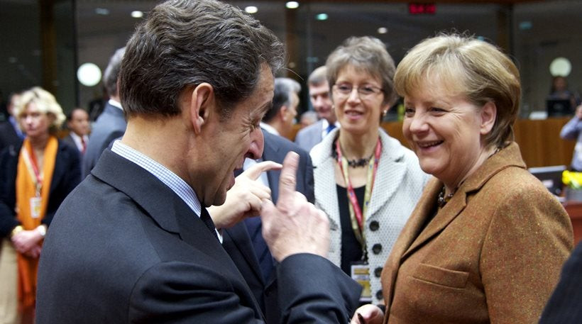 Πως ο Σαρκοζί έπεισε τη Μέρκελ να αναλάβει δράση για βοήθεια προς την Ελλάδα